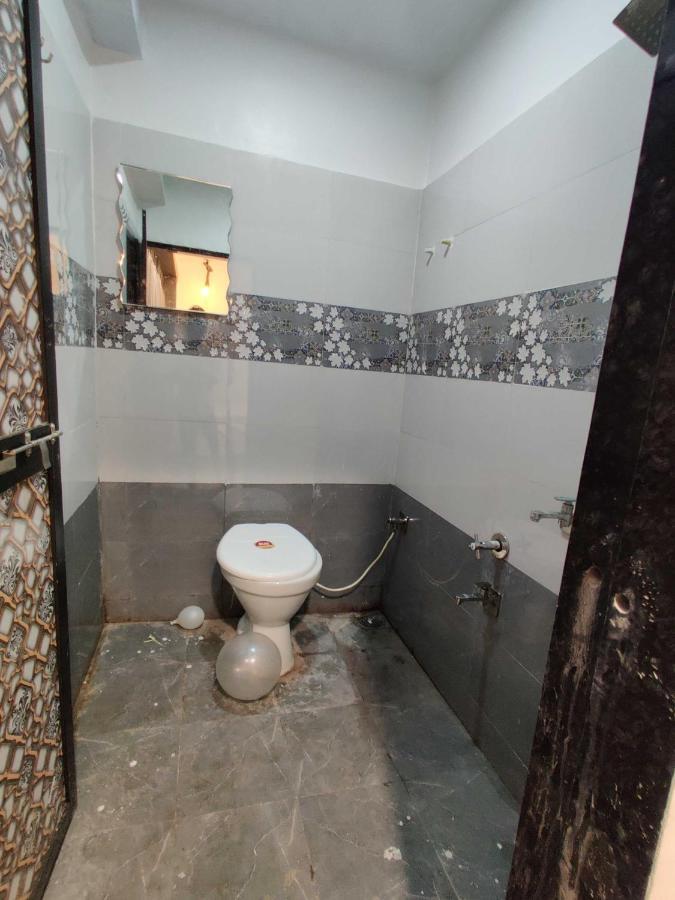 Oyo 91692 The You And Me Hotel Utrān Exterior foto